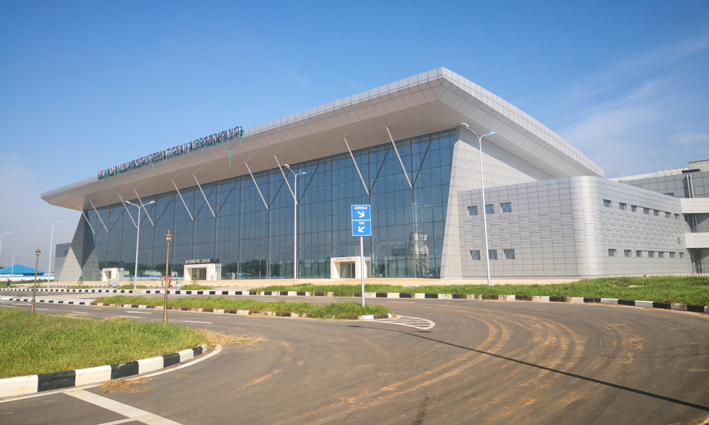 中国铁建修建的尼日利亚四个机场航站楼项目，自2014年3月开工到2022年4月陆续竣工并开通运营，累计发送旅客1274万人次，累计安全运行1556天，为尼日利亚航空业创造了巨大的社会效益和经济效益。图为四个机场航站楼之一的卡诺航站楼。