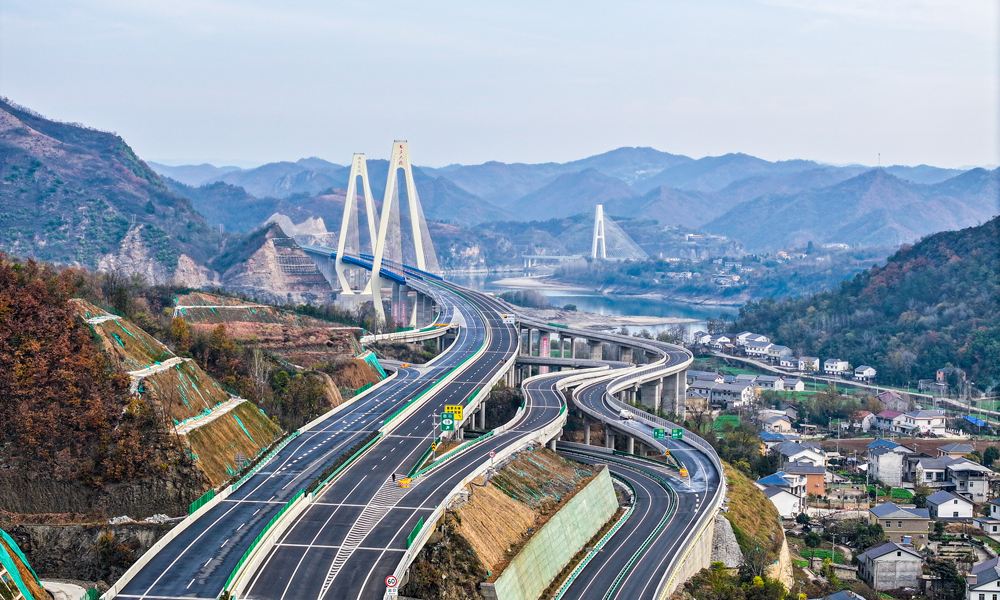 近日，中交路建参建的湖北十巫北高速建成通车。