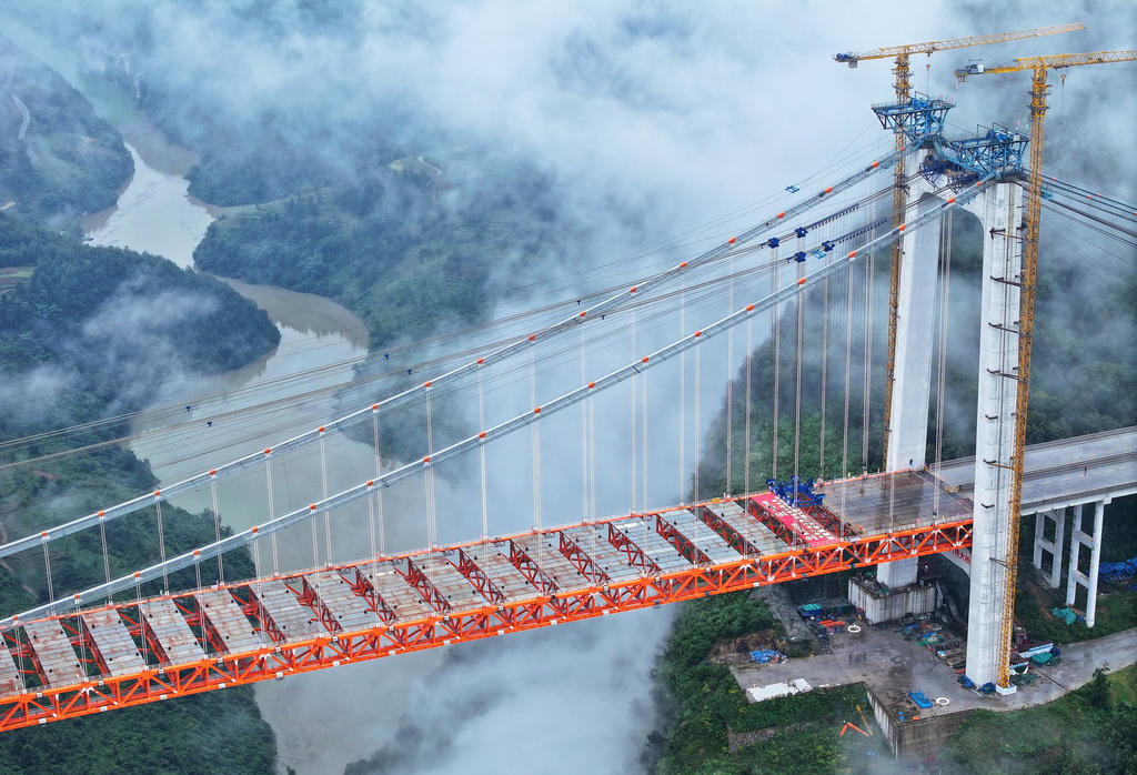 这是9月23日拍摄的天门特大桥（无人机照片）。新华社记者 刘续 摄