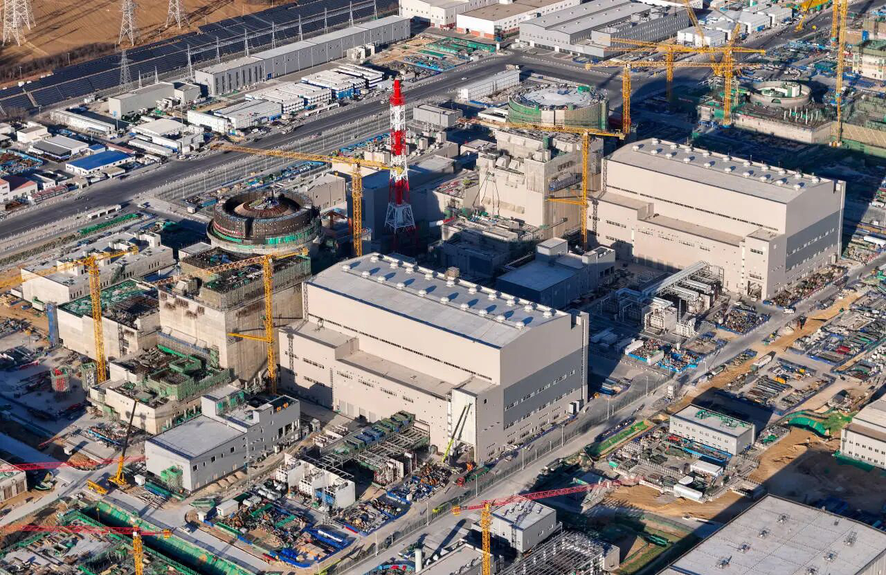 近日，中核集团旗下中国核电投资控股的辽宁徐大堡核电3号机组顺利完成冷态功能试验，这一关键节点的突破，标志着该机组由安装阶段全面转入调试阶段。