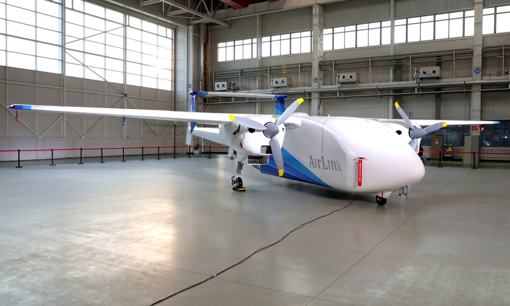 HH-200航空商用无人运输系统具备全域飞行能力，并能够在没有专用设备条件下，实现5分钟全流程装卸操作，有效缩短了地面周转时间，提升货物周转率。在未来货运体系中，可以承担区域运输和连接作用。此外，基于无人机产品灵活的平台化架构，不仅能够实现应急救援场景的物资投送、空投等任务，还可以进一步拓展农林作业、遥感探测等特殊作业能力。