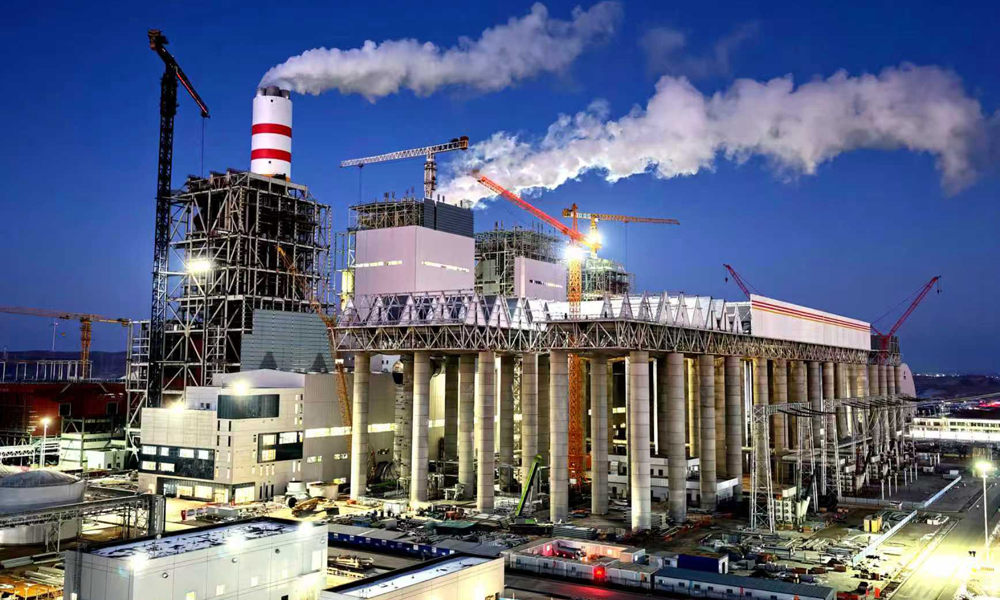 近日，国家能源集团宁夏腾格里中卫电厂4号机组顺利通过168小时满负荷试运行，标志着全国首批首座首台“沙戈荒”新能源大基地配套调峰电源正式转入商业运营。