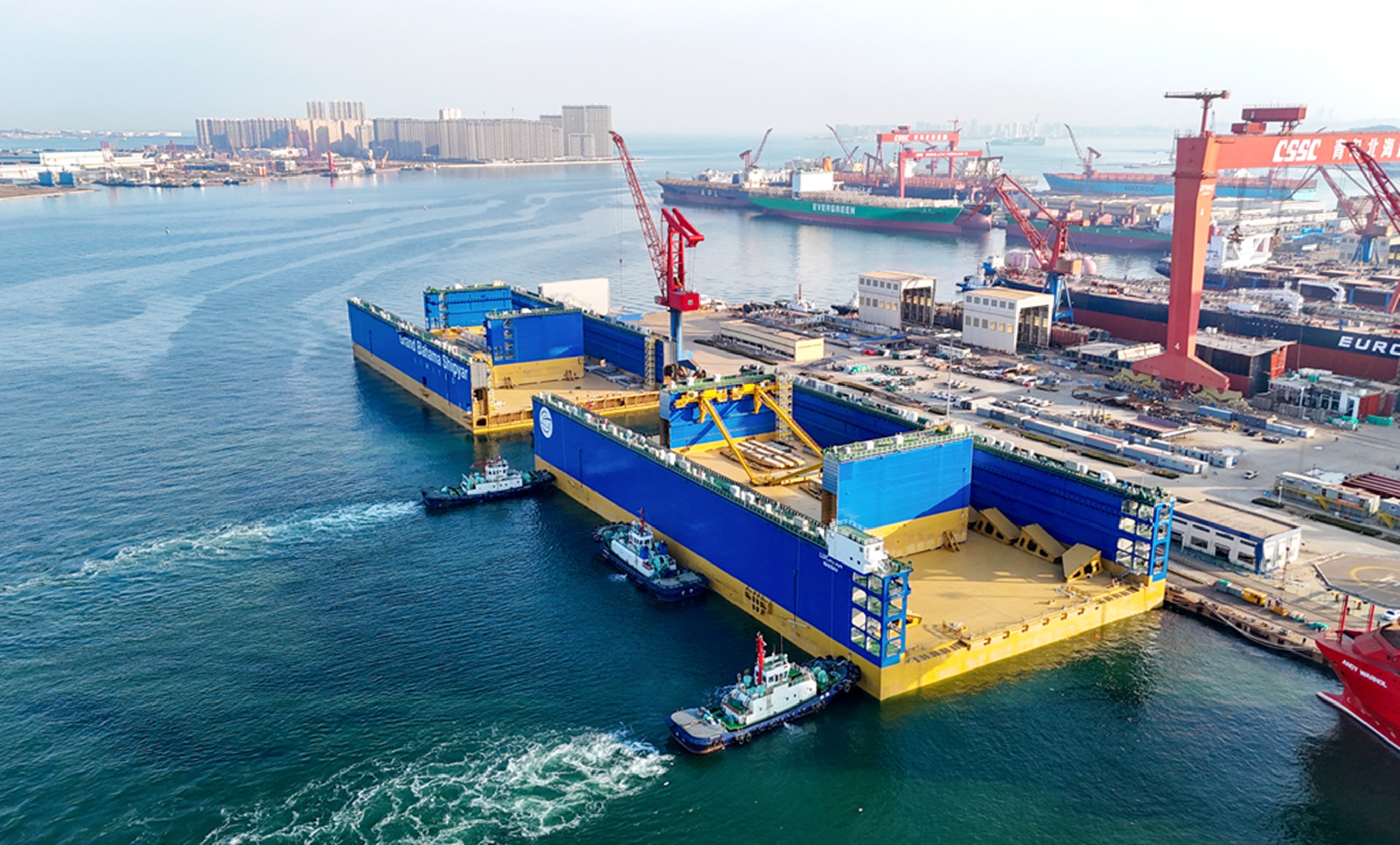 近日，由中国船舶旗下中船北海造船联合中船贸易建造的12万吨举力浮船坞“Lucayan”号首段顺利启运。