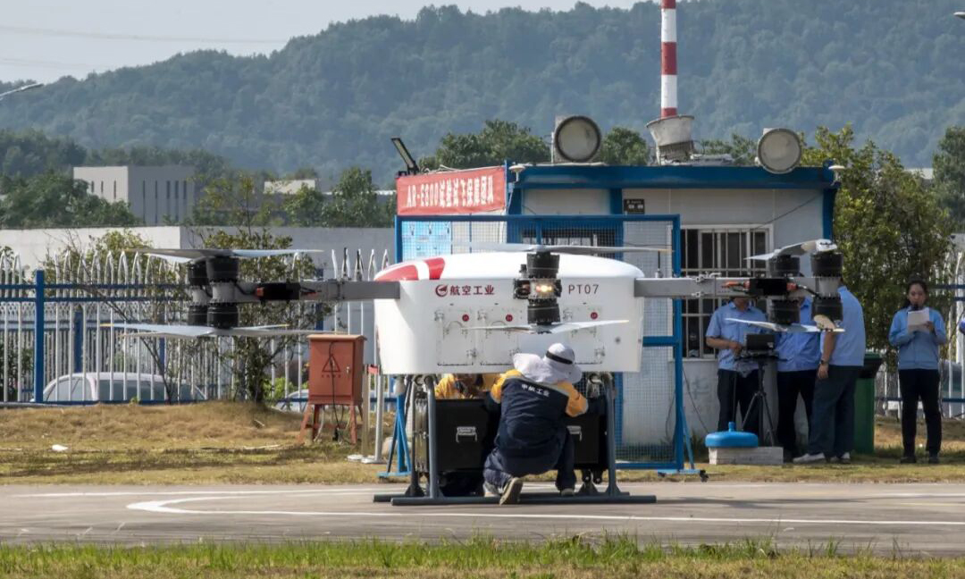 从物流运输到能源建设，从应急救援到农业植保，AR-E800可广泛适配复杂地形重载吊运、短途高效物资运输、航空应急救援保障等多行业场景。