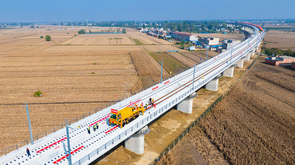 阜淮高铁开始铺轨